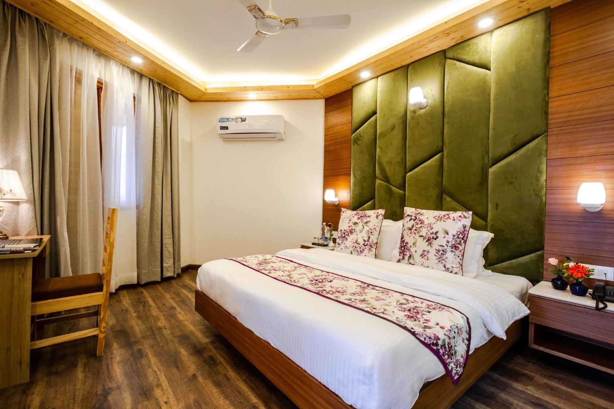 Anand Vardhan Resorts Manāli Camera foto