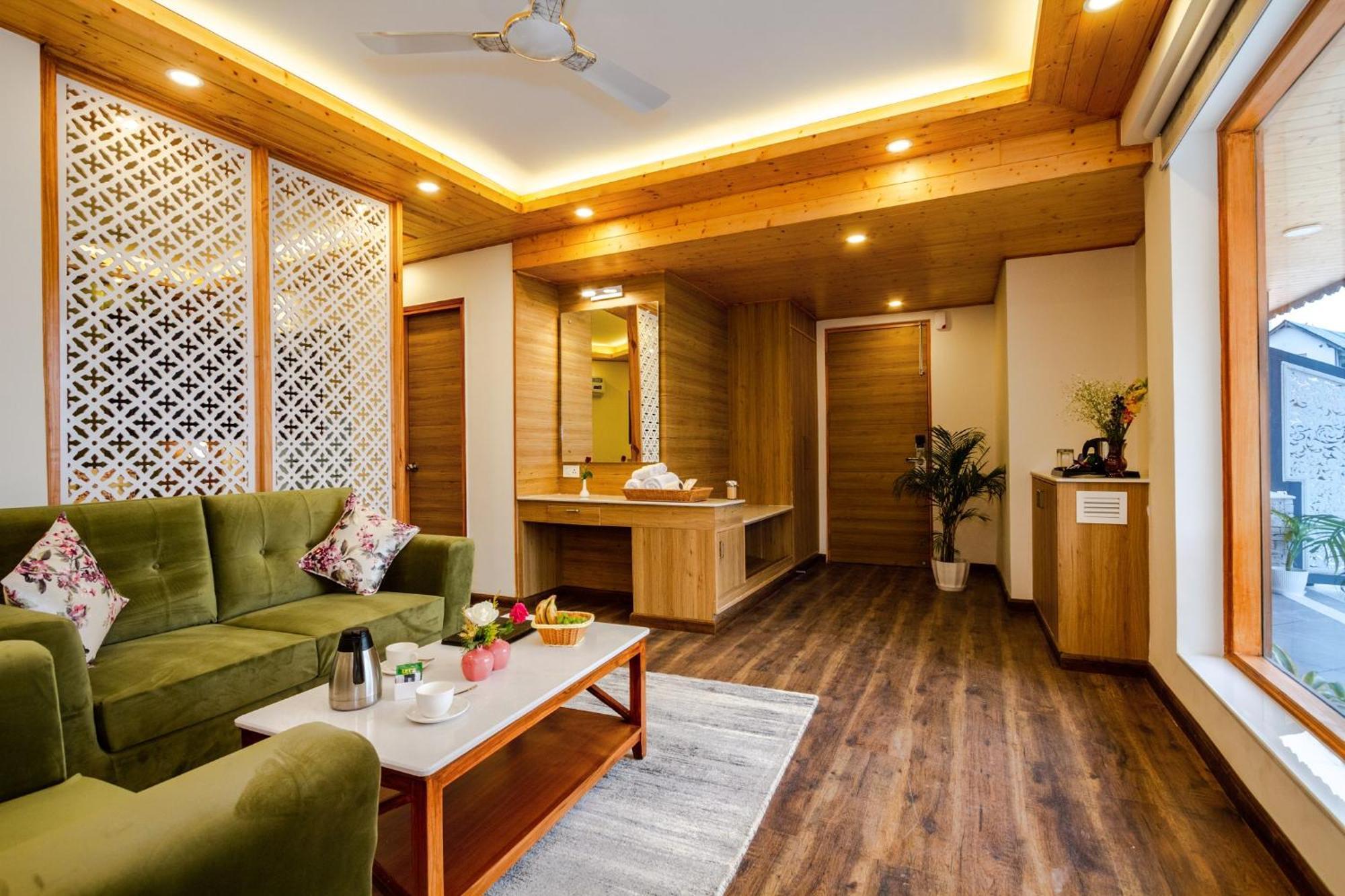 Anand Vardhan Resorts Manāli Camera foto
